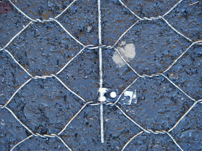 Hexagonal wire mes is applied on the asphalt road, with a lock helps to combine the hexagonal wire mesh and the road foundation.