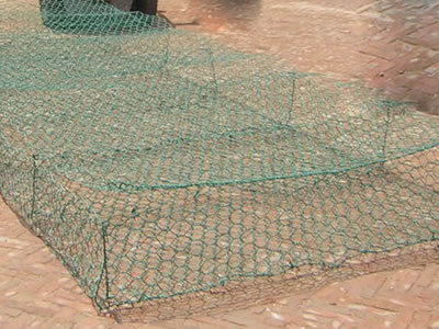 There are six cells of the empty green PVC coated gabion mattress.